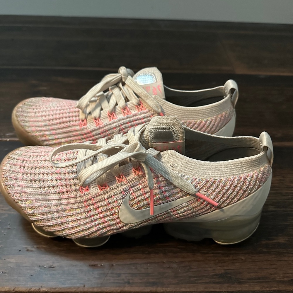 Vapor max (size 8.5)